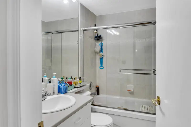 212 6939 GILLEY AVENUE - photo 4 of 13