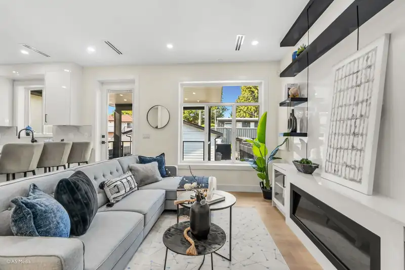 1 281 E 48TH AVENUE - photo 3 of 36