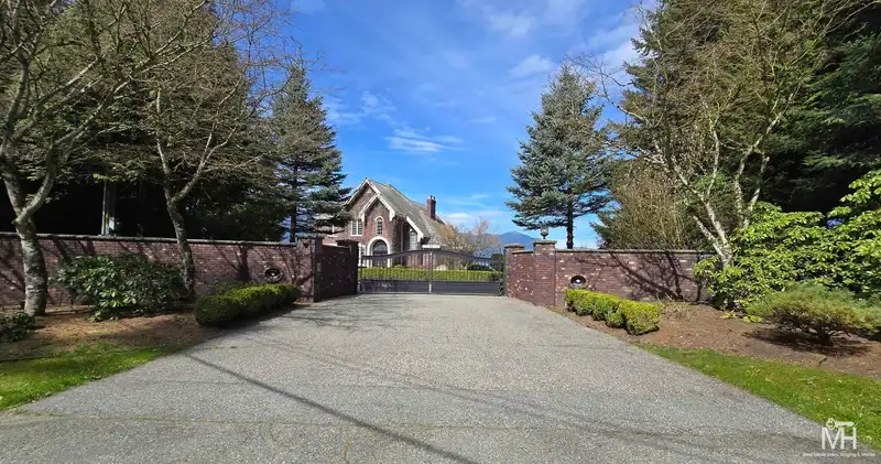 8504 HUCKLEBERRY PLACE - photo 2 of 40