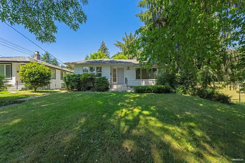 20761 113 AVENUE - photo 2 of 37