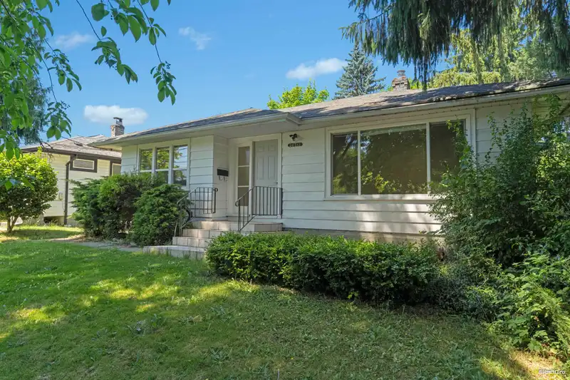 20761 113 AVENUE - photo 4 of 37