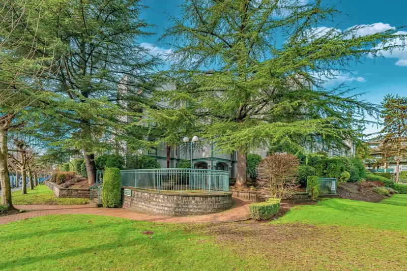 107 2925 GLEN DRIVE - photo 2 of 20