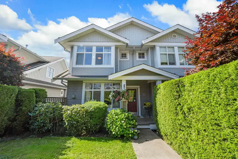117 20449 66 AVENUE - photo 1 of 25