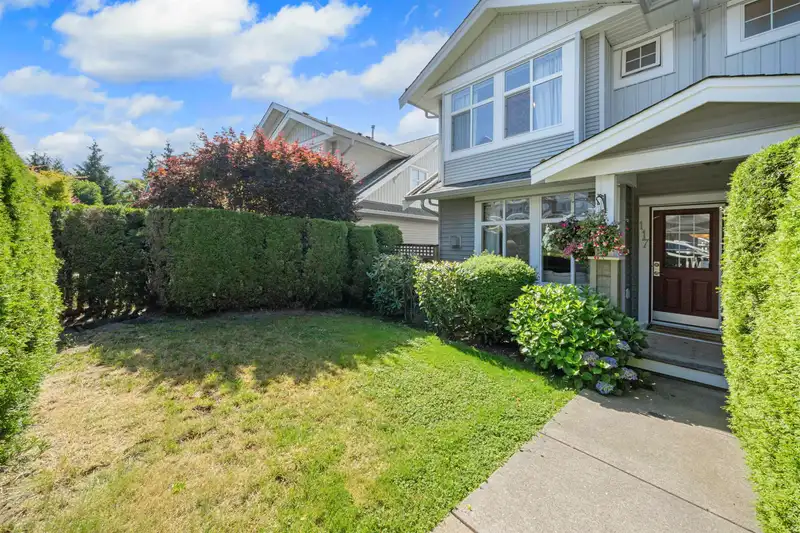 117 20449 66 AVENUE - photo 2 of 25