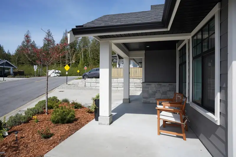6078 KINGBIRD AVENUE - photo 4 of 33