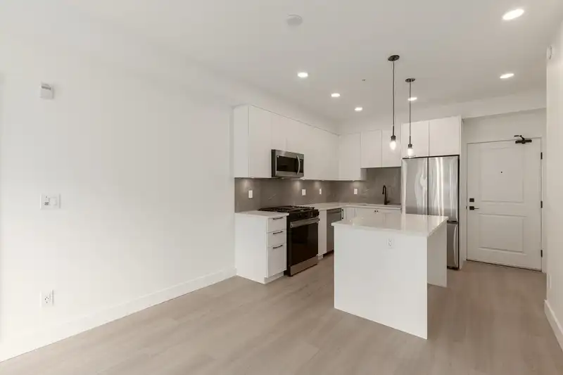 305 3528 146A STREET - photo 4 of 24