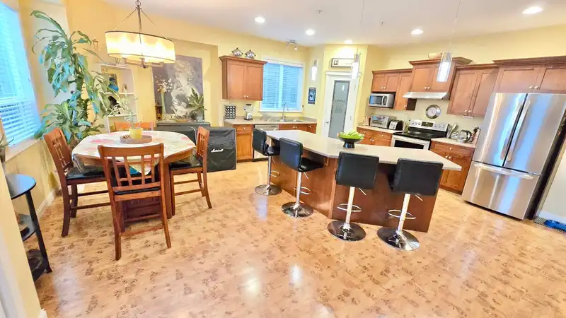 116 21868 LOUGHEED HIGHWAY - photo 3 of 27