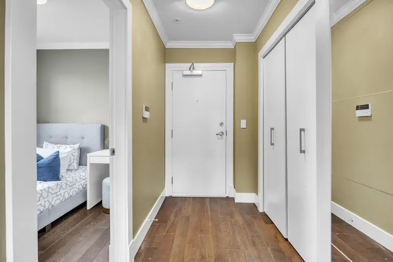 302 152 E 12TH STREET - photo 4 of 25