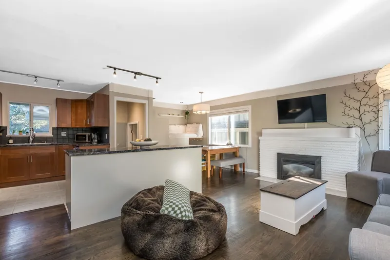 14780 32 AVENUE - photo 3 of 25