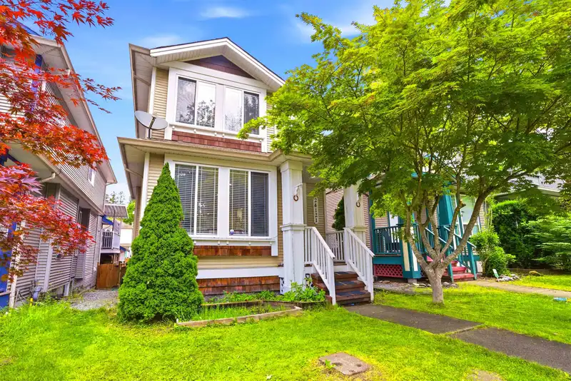 24121 102ND AVENUE - photo 1 of 33
