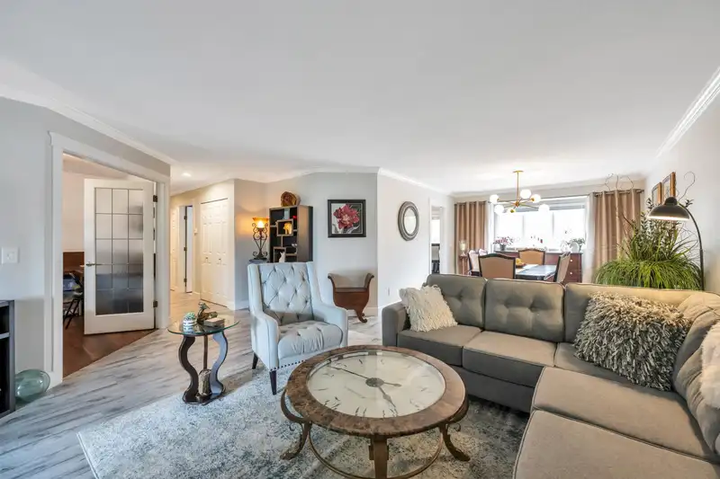 280 13888 70 AVENUE - photo 4 of 40