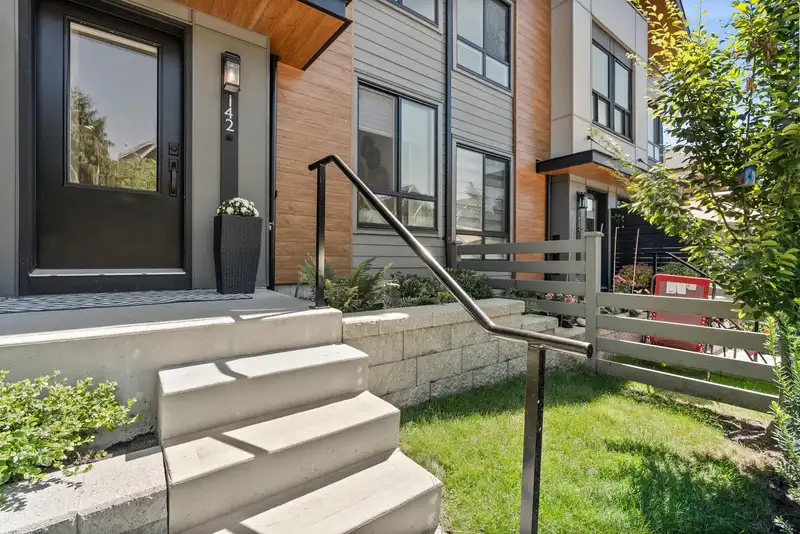 142 15111 EDMUND DRIVE - photo 4 of 39