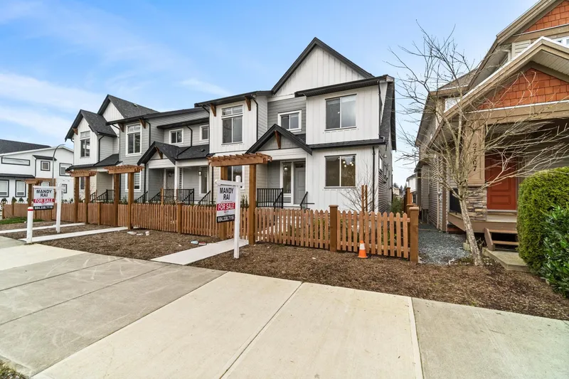 20999 83 AVENUE - photo 3 of 25