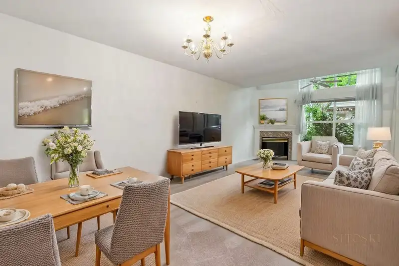 56 8111 160 STREET - photo 3 of 38