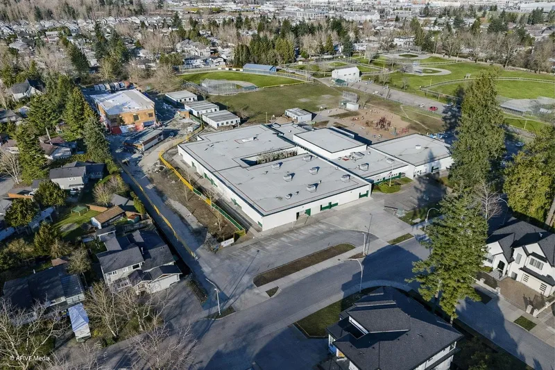 17268 61A AVENUE - photo 4 of 25