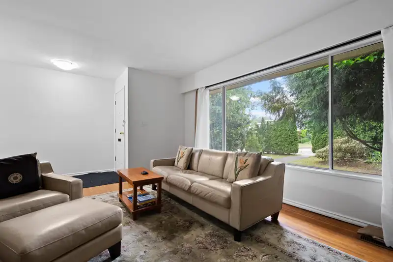 443-445 W KEITH ROAD - photo 4 of 40