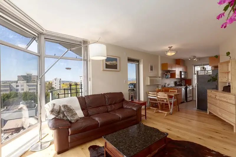 1002 2965 FIR STREET - photo 1 of 30
