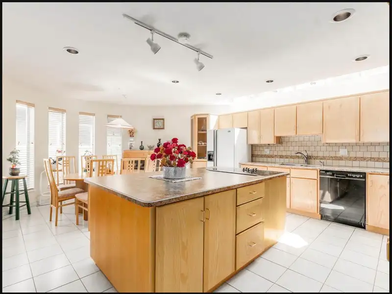 4055 W 31ST AVENUE - photo 2 of 28