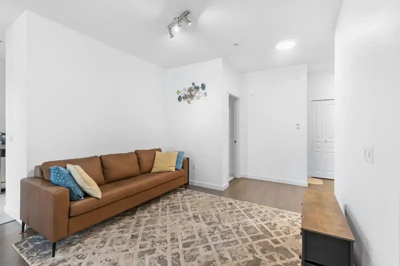 130 9399 ODLIN ROAD - photo 3 of 36