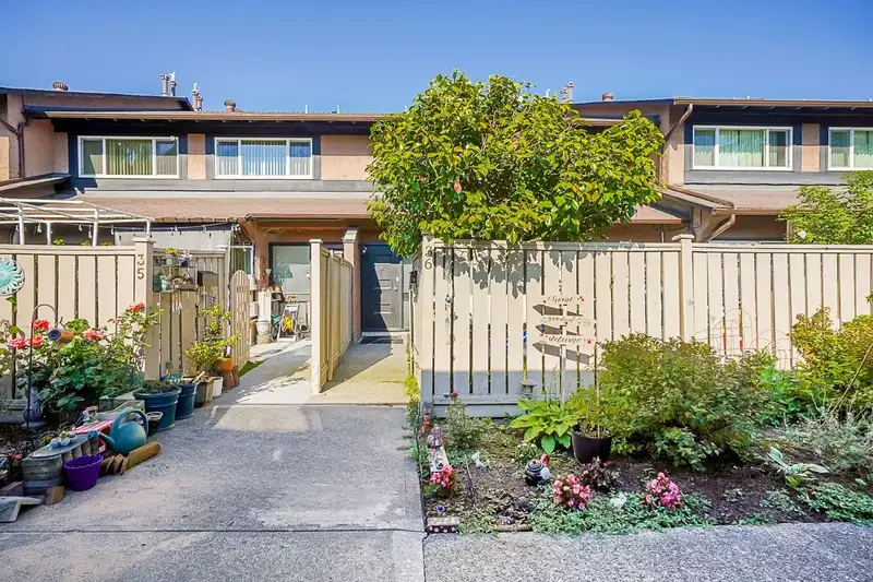 36 10031 SWINTON CRESCENT - photo 1 of 29