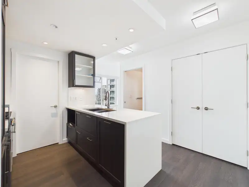 2202 5515 BOUNDARY ROAD - photo 3 of 26