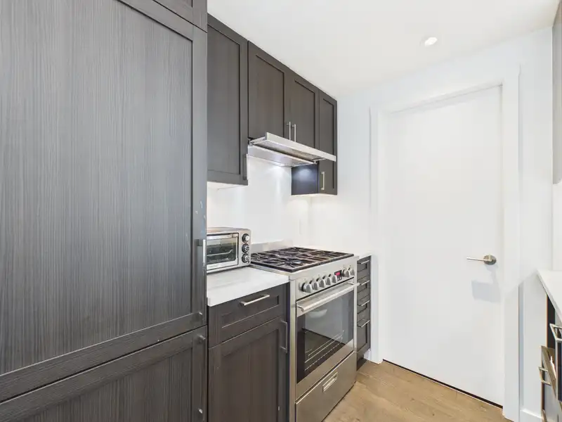2202 5515 BOUNDARY ROAD - photo 4 of 26