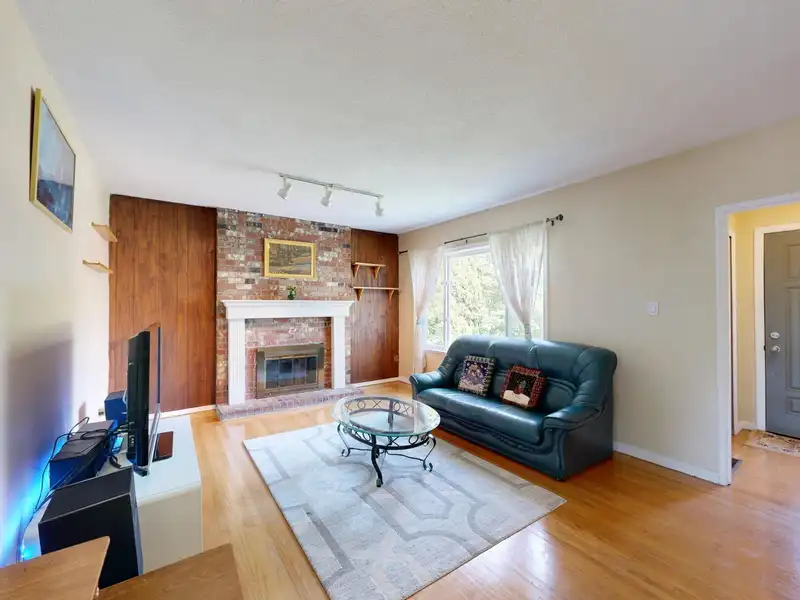 3157 PENTICTON STREET - photo 4 of 29