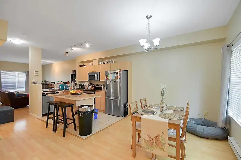 37 18701 66 AVENUE - photo 2 of 26