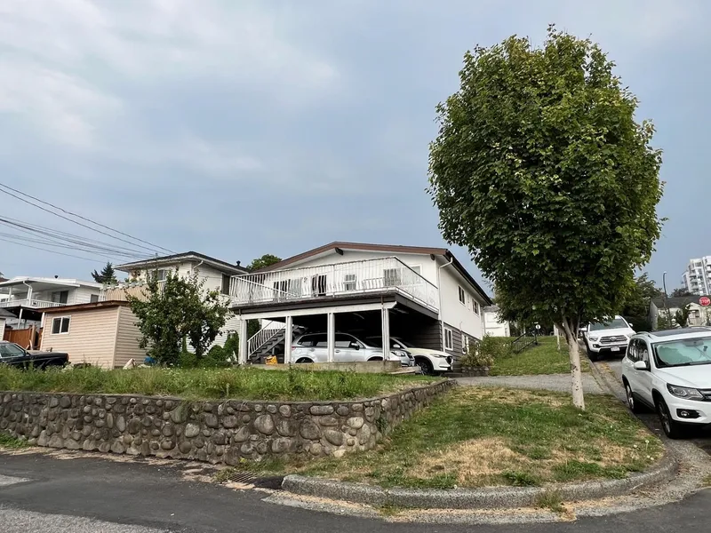 4695 NANAIMO STREET - photo 3 of 17