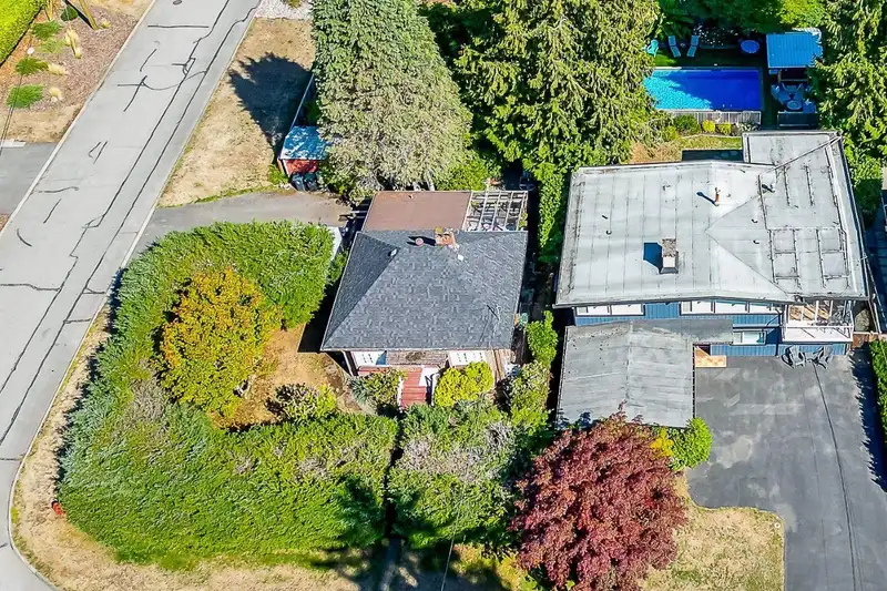 1396 LENNOX STREET - photo 1 of 8