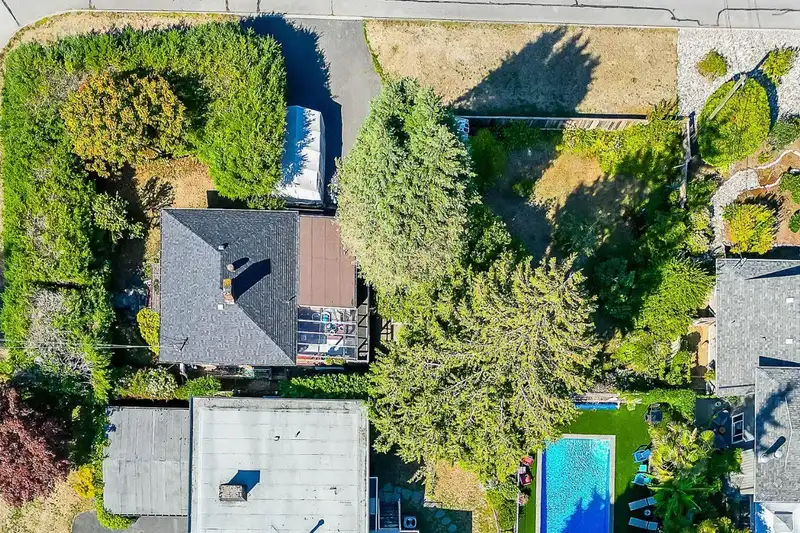 1396 LENNOX STREET - photo 4 of 8