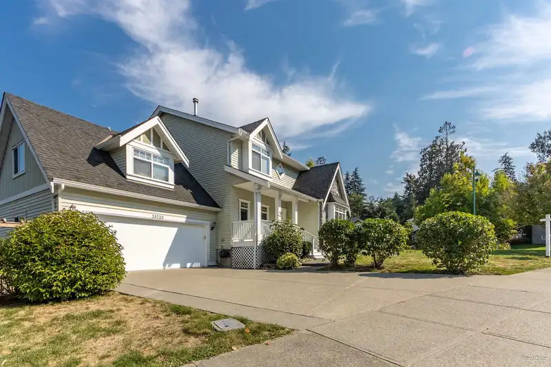 35725 LEDGEVIEW DRIVE - photo 4 of 36