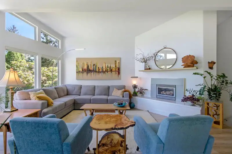 547 FAIRWAY DRIVE - photo 4 of 37
