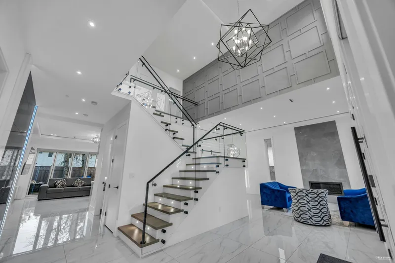 14138 75A AVENUE - photo 2 of 25