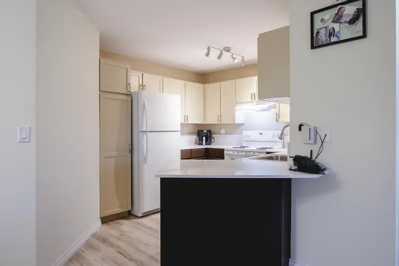 306 17695 58 AVENUE - photo 4 of 36