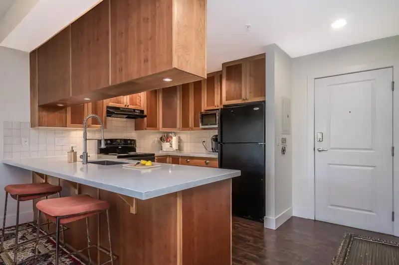 311 15392 16A AVENUE - photo 4 of 21