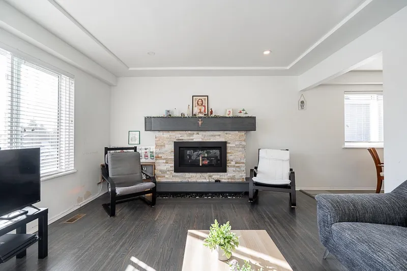 2057 LORRAINE AVENUE - photo 1 of 25