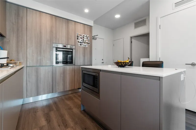 609 3833 EVERGREEN PLACE - photo 4 of 25