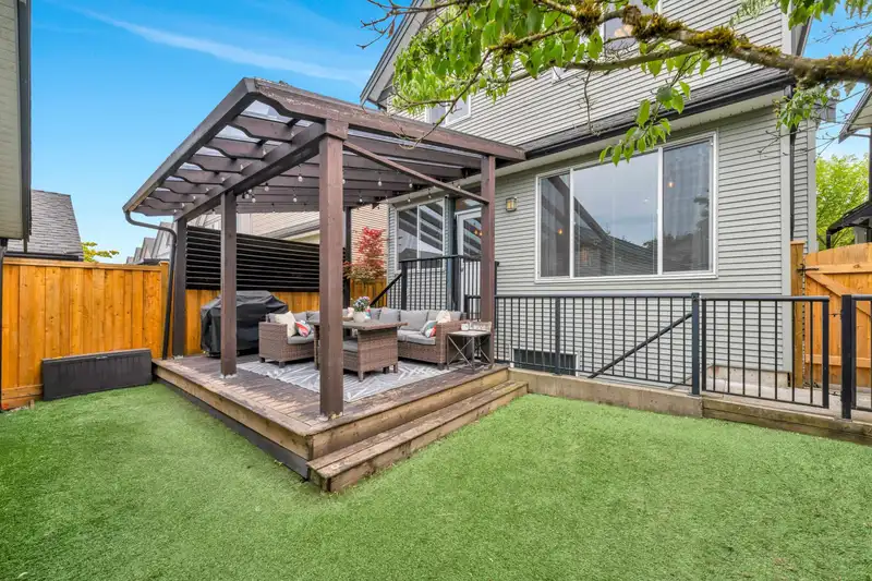 21113 79A AVENUE - photo 2 of 40