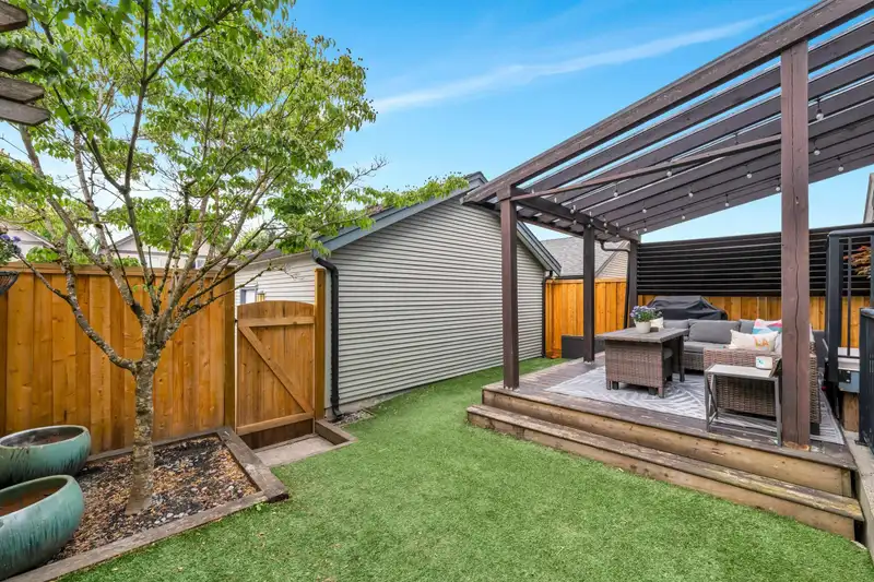 21113 79A AVENUE - photo 3 of 40