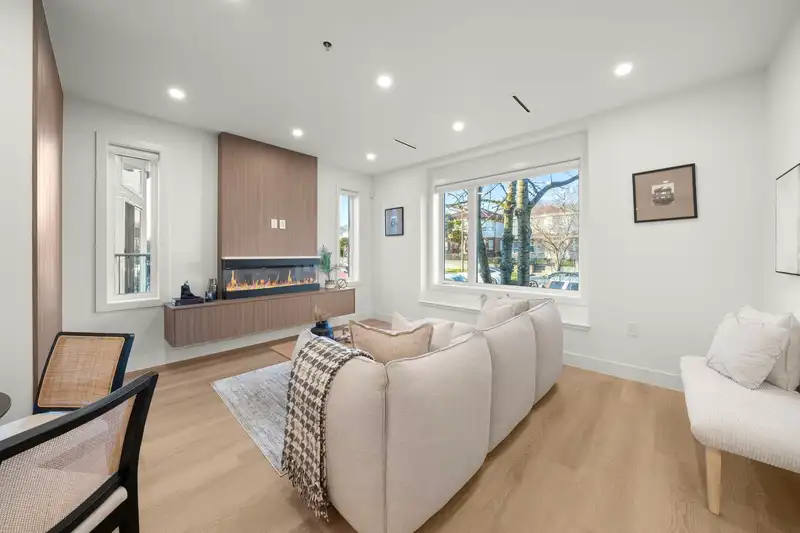1 1278 E 63RD AVENUE - photo 3 of 28