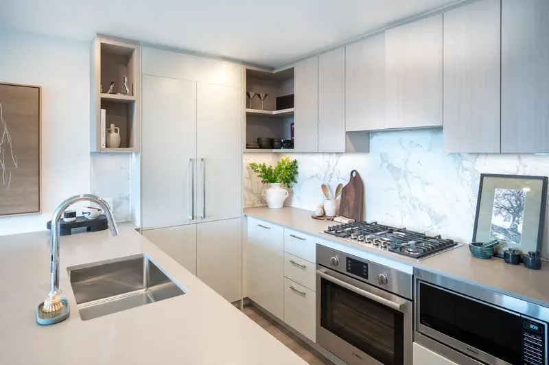 2710 6468 WILLINGDON AVENUE - photo 2 of 17