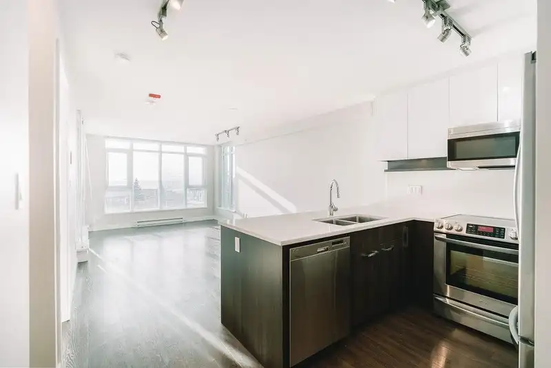501 958 RIDGEWAY AVENUE - photo 2 of 39
