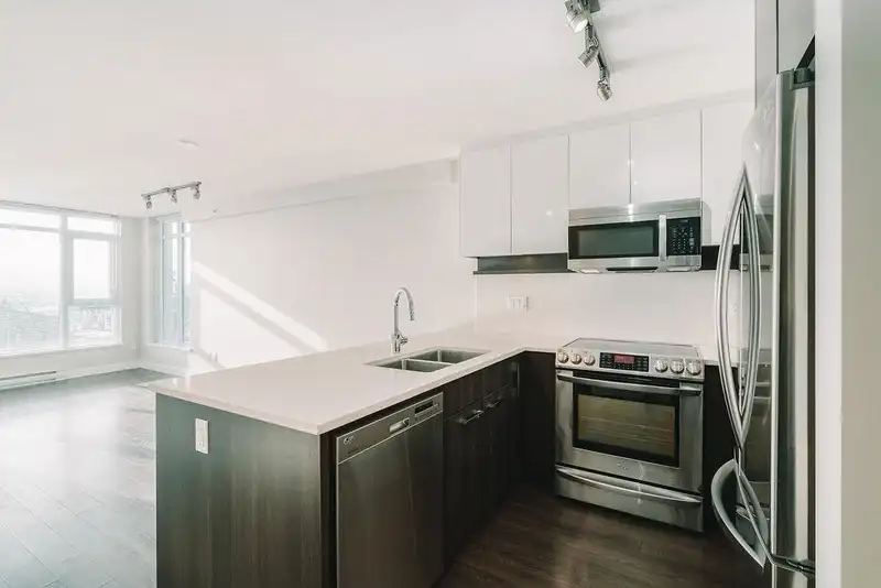 501 958 RIDGEWAY AVENUE - photo 3 of 39