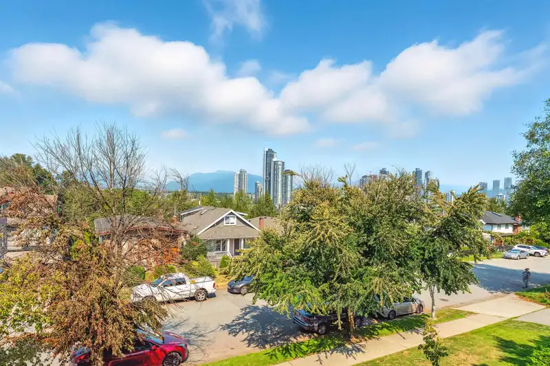 220 3770 MANOR STREET - photo 1 of 21