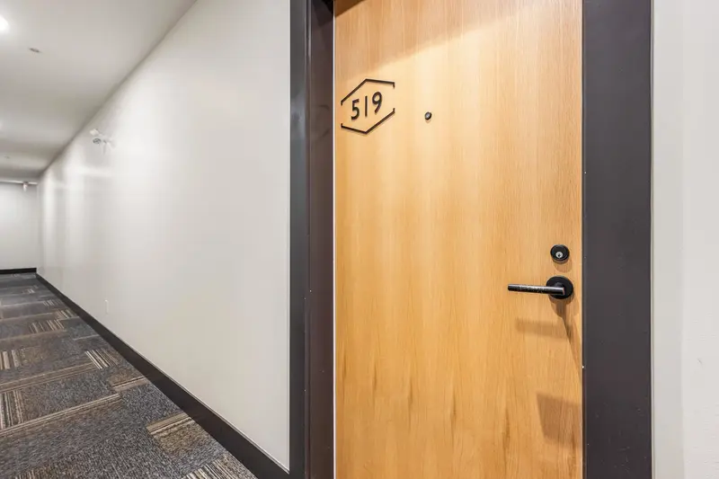 519 2493 MONTROSE AVENUE - photo 3 of 25