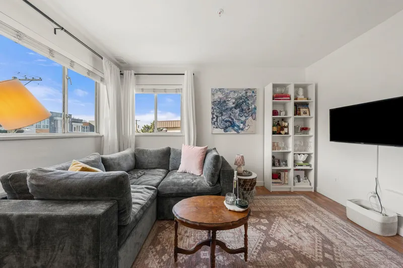 305 33 N TEMPLETON DRIVE - photo 1 of 25