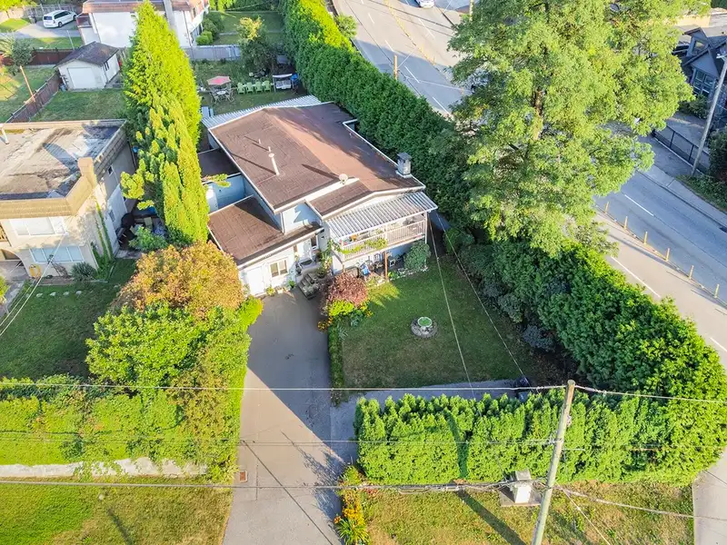7730 RAYSIDE AVENUE - photo 2 of 35