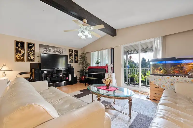 7730 RAYSIDE AVENUE - photo 4 of 35