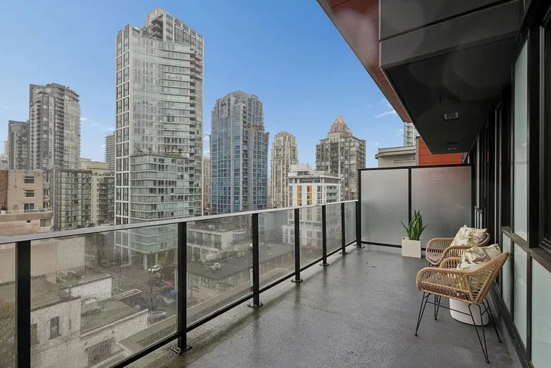 902 1325 ROLSTON STREET - photo 3 of 25